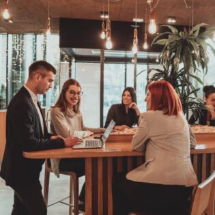 Agencje pośrednictwa pracy – czym są, jak działają i dlaczego warto skorzystać z ich usług?