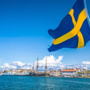 Praca nad morzem z zakwaterowaniem – jak wybrać najlepszą ofertę?