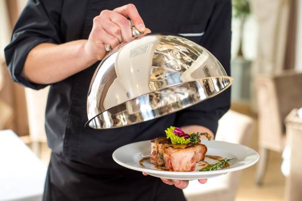 praca nad morzem z zakwaterowaniem i wyżywieniem