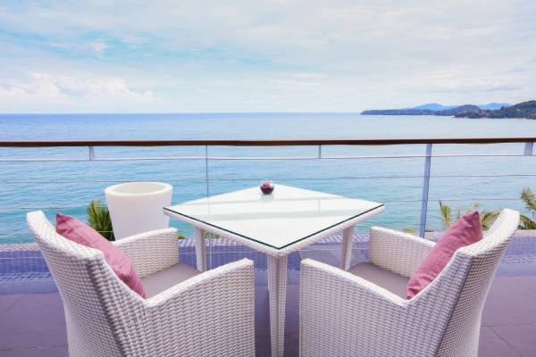 praca nad morzem za granicą